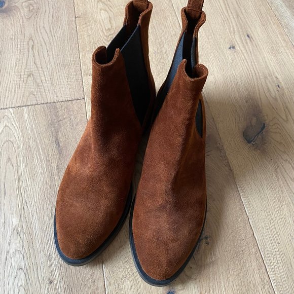 Beautiful Brown Suede Chelsea Boots in Near Perfect Condition - Picture 2 of 6
